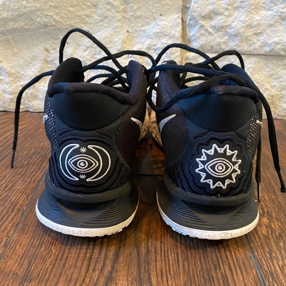 Nike Kyrie 7 Basketball Shoes - Picture 6 of 14